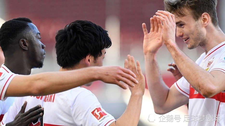 开元棋牌巴塞罗那观众热烈欢呼！，西亚卡姆迎来二十赛季出色发挥再创辉煌时刻的简单介绍